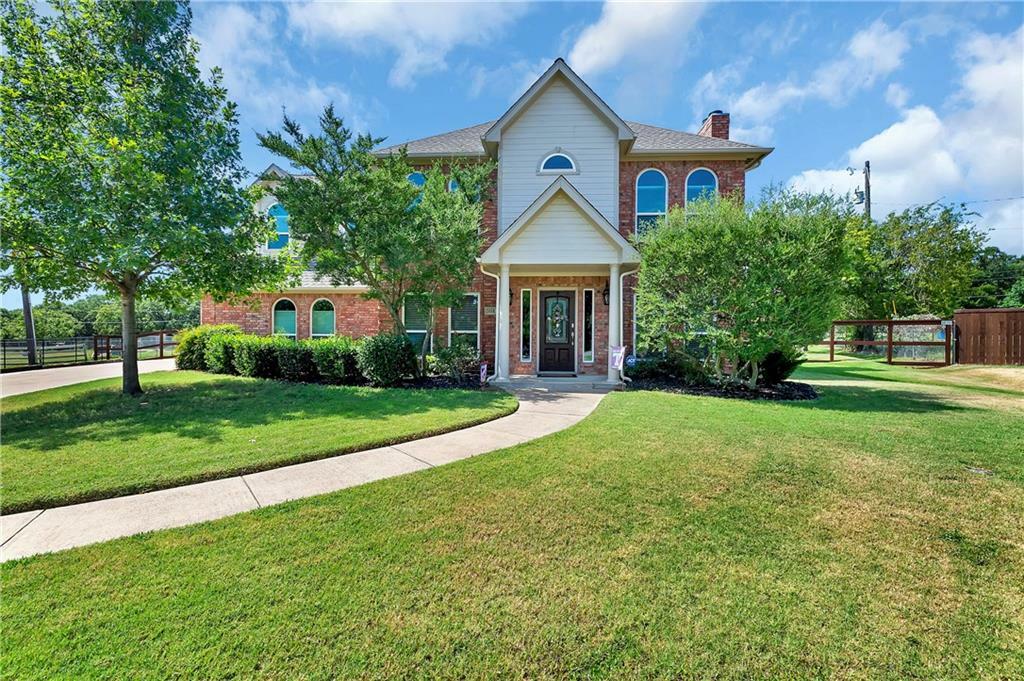 Property Photo: 504 Valle Vista Court TX 76248