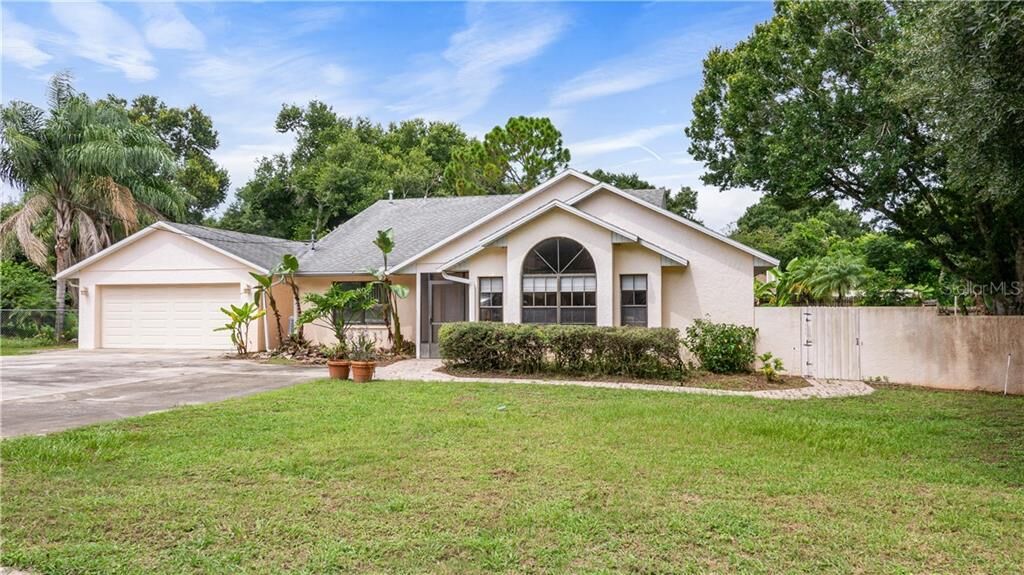 Property Photo:  807 S Galena Avenue  FL 34715 