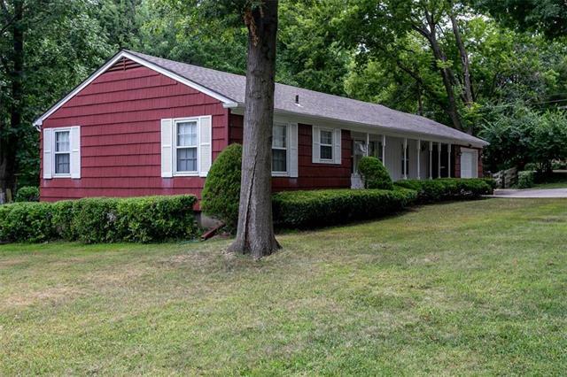 Property Photo: 305 E 89th Street MO 64114