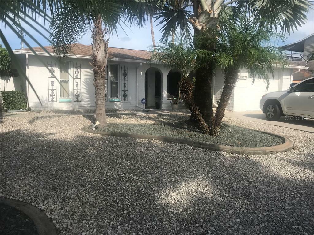 Property Photo:  13927 Sommers Avenue  FL 34667 