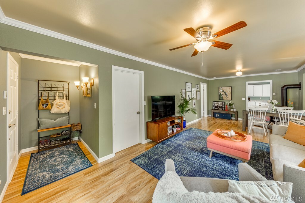 Property Photo: 1717 Colby Ave WA 98201