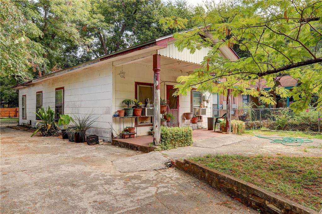 Property Photo:  2104 Riverview Street  TX 78702 