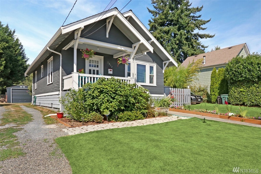 Property Photo:  3912 High St  WA 98201 