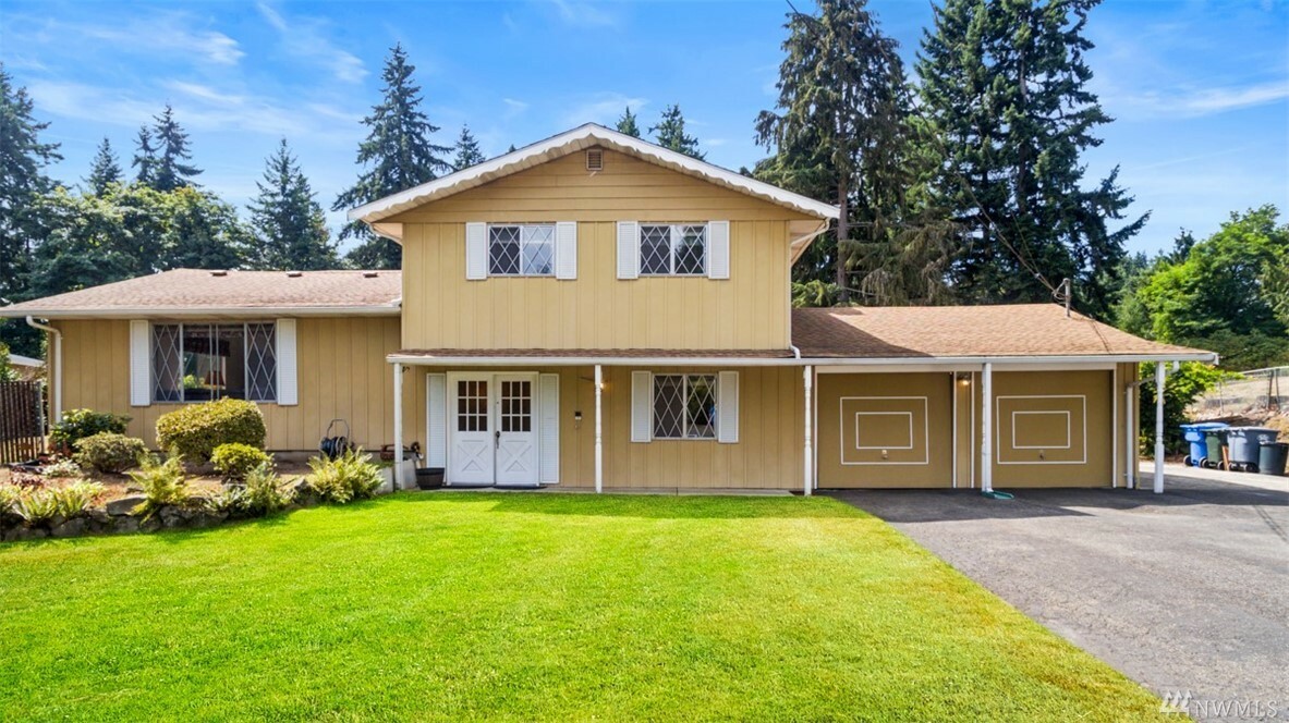 Property Photo: 7611 113th St E WA 98373