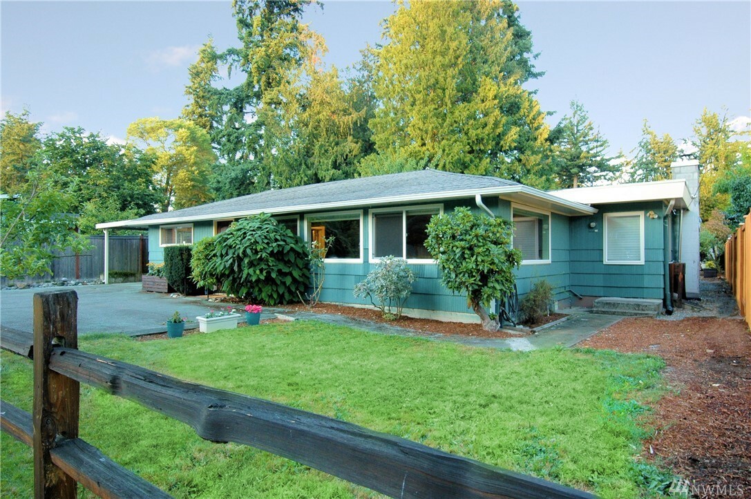 Property Photo:  18542 Ashworth Ave N  WA 98133 