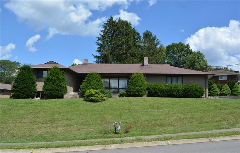 Property Photo:  1118 Fairlane Dr  PA 15001 