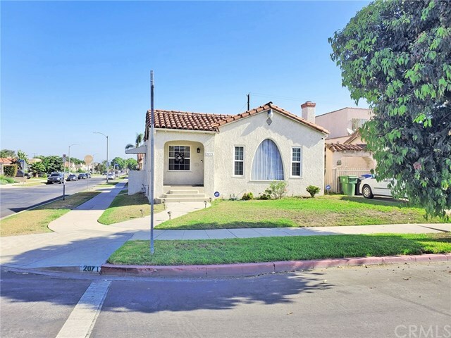 Property Photo:  2071 W 68th Street  CA 90047 