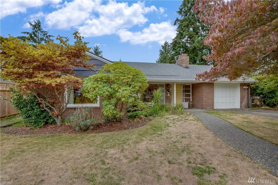 Property Photo: 12749 Palatine Ave N WA 98133