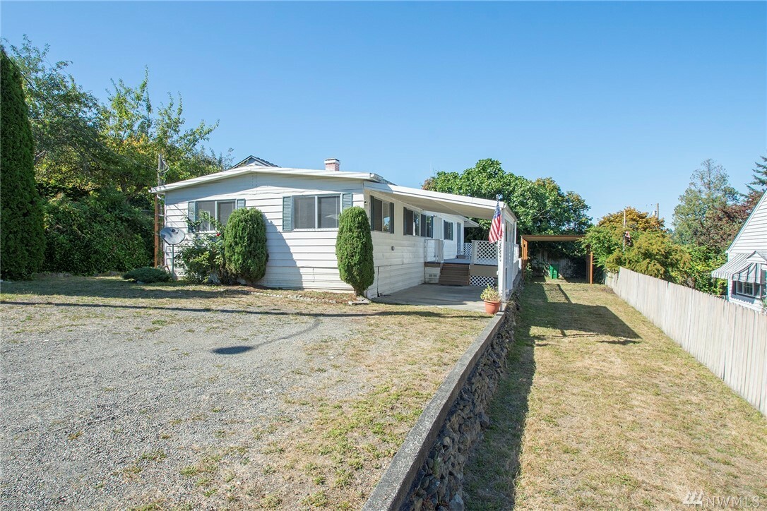 Property Photo:  7897 E Maple St  WA 98366 