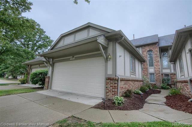 Property Photo: 42001 Saratoga Circle MI 48187