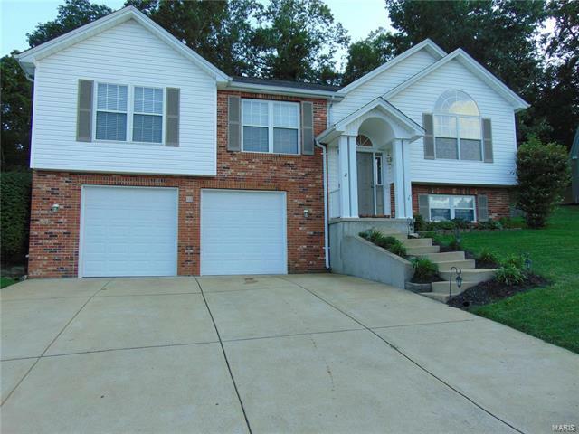 Property Photo: 12 Glenkee Ct 63028