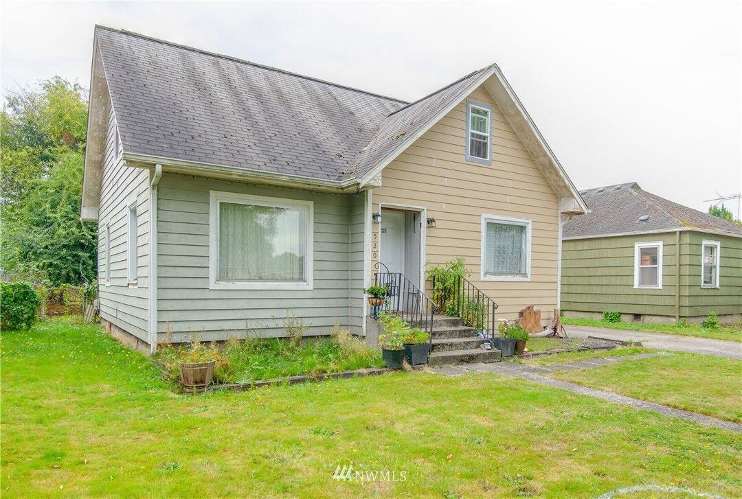 Property Photo: 520 23rd Avenue WA 98632