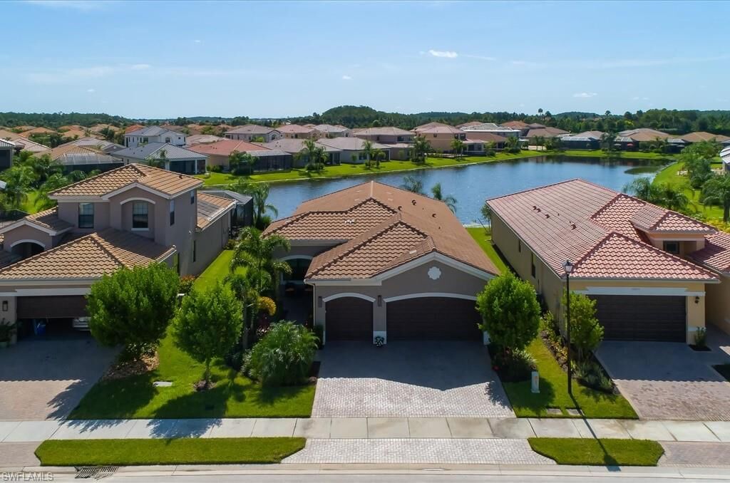 Property Photo: 11689 Kati Falls Ln FL 33913