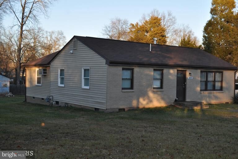 Property Photo:  9000 Yorkshire Lane  VA 20111 