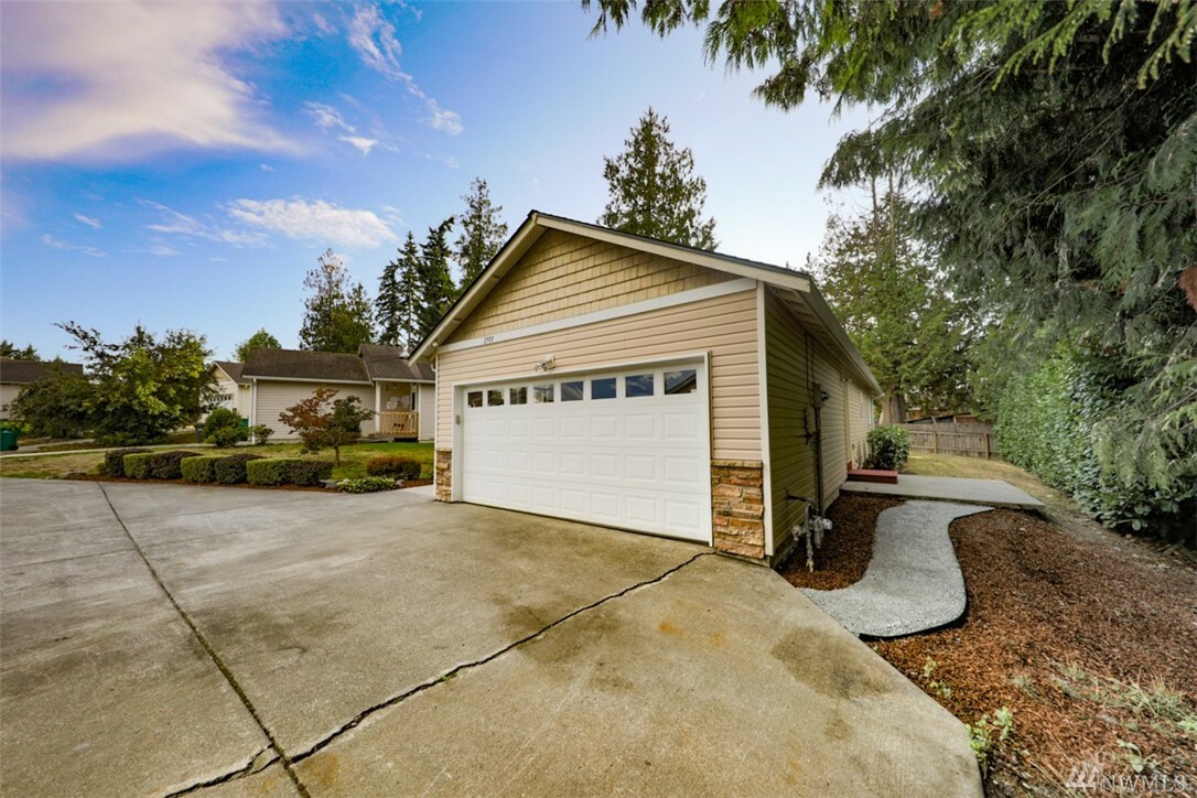 Property Photo:  2307 Earl Ct  WA 98273 