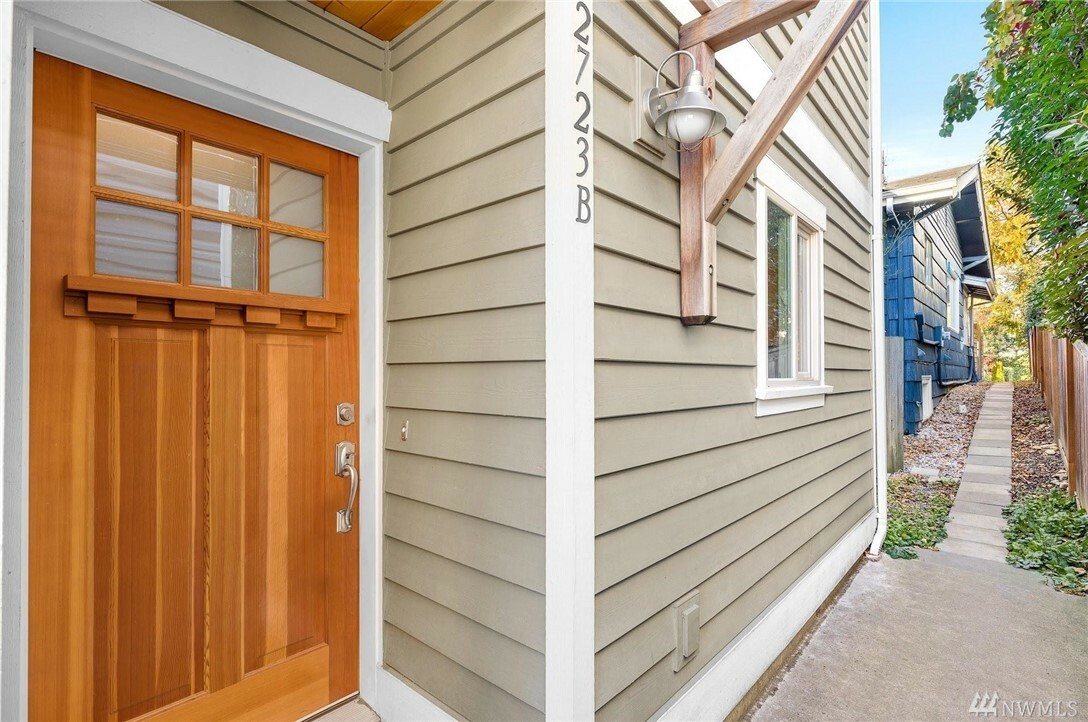 Property Photo: 2723 S Judkins St B WA 98144