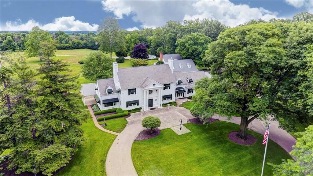 Property Photo:  1550 Creekwood Drive  OH 45373 