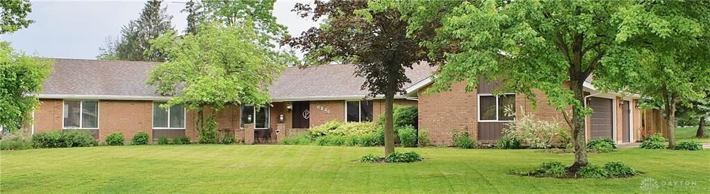 Property Photo: 6846 Carinthia Drive OH 45459
