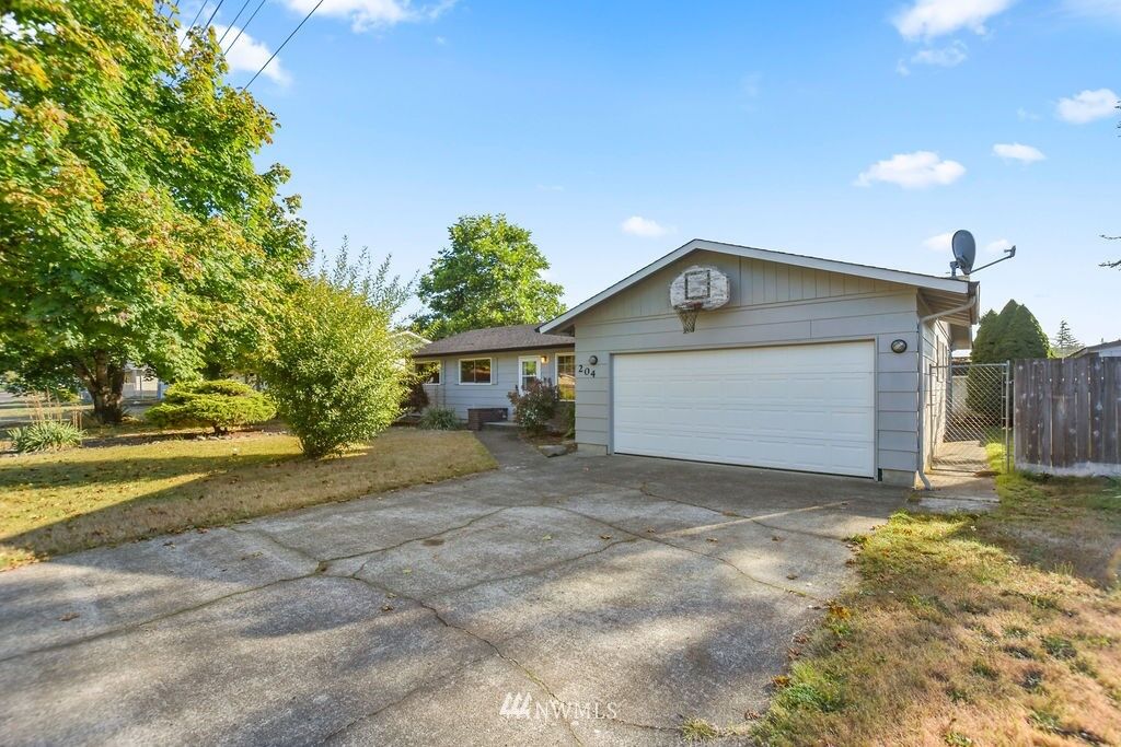 Property Photo:  204 Ventura Drive  WA 98626 