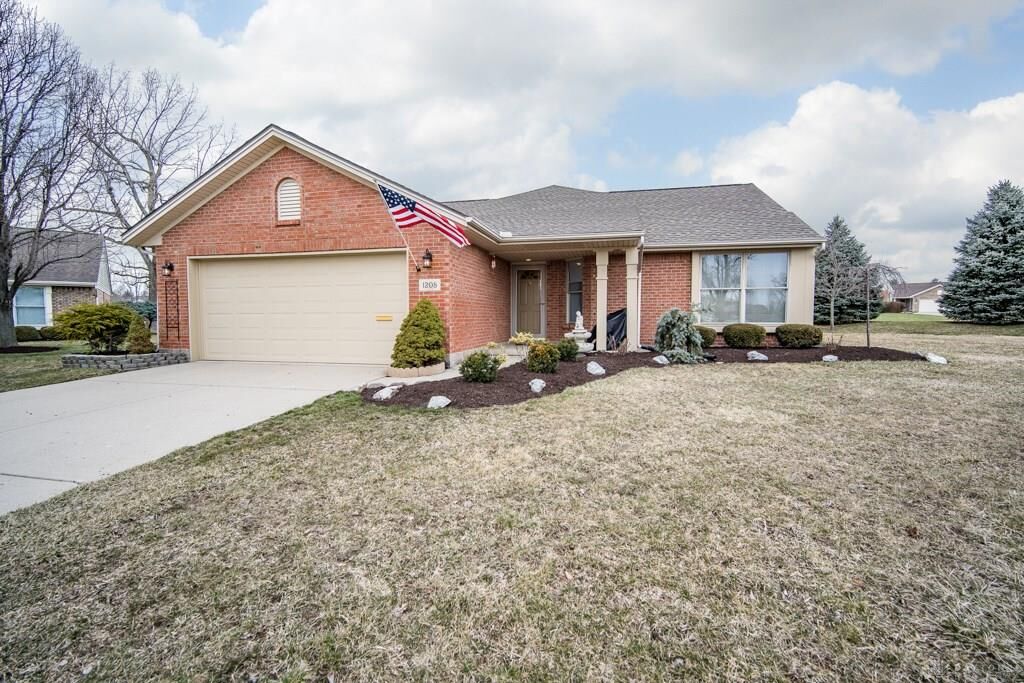 Property Photo: 1208 Mals Way OH 45342