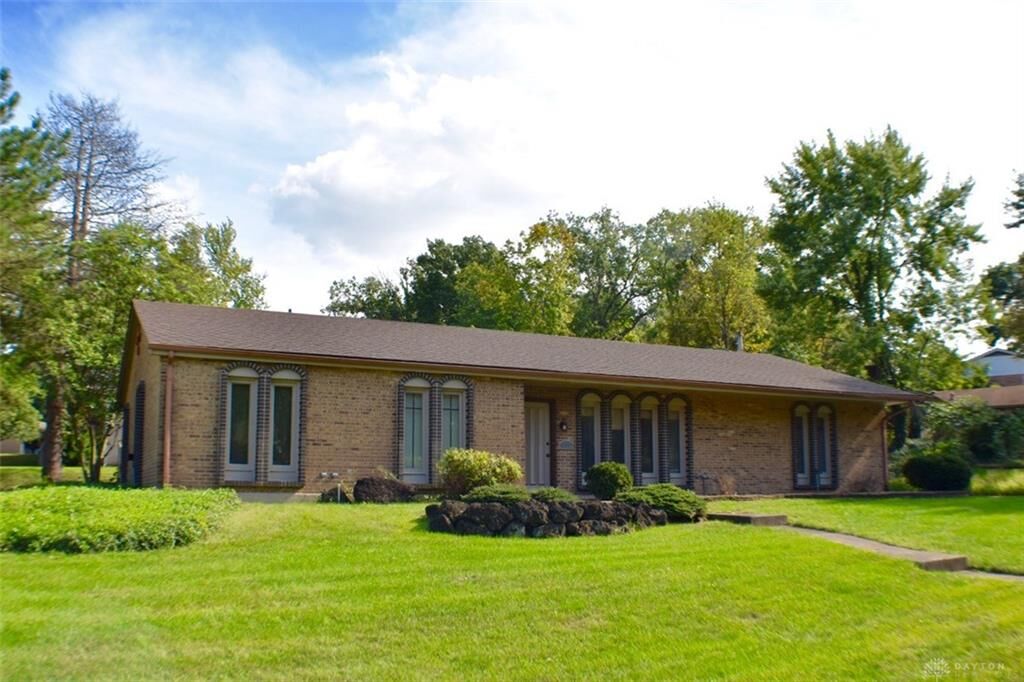 Property Photo: 6302 Seven Pines Drive OH 45449