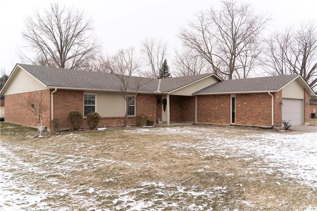 Property Photo: 605 Queensgate Rd OH 45066