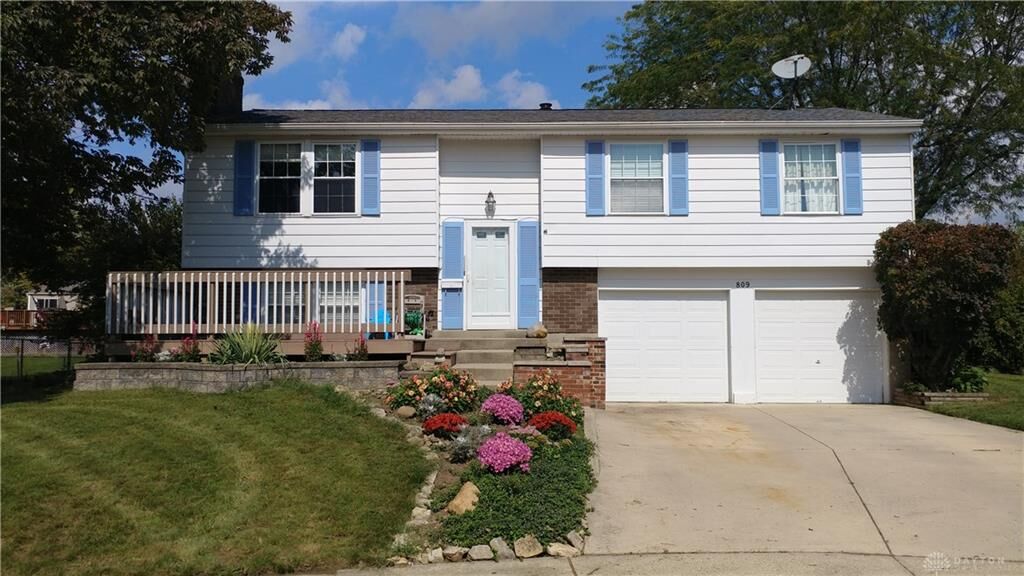 Property Photo: 809 Sipos Circle OH 45322