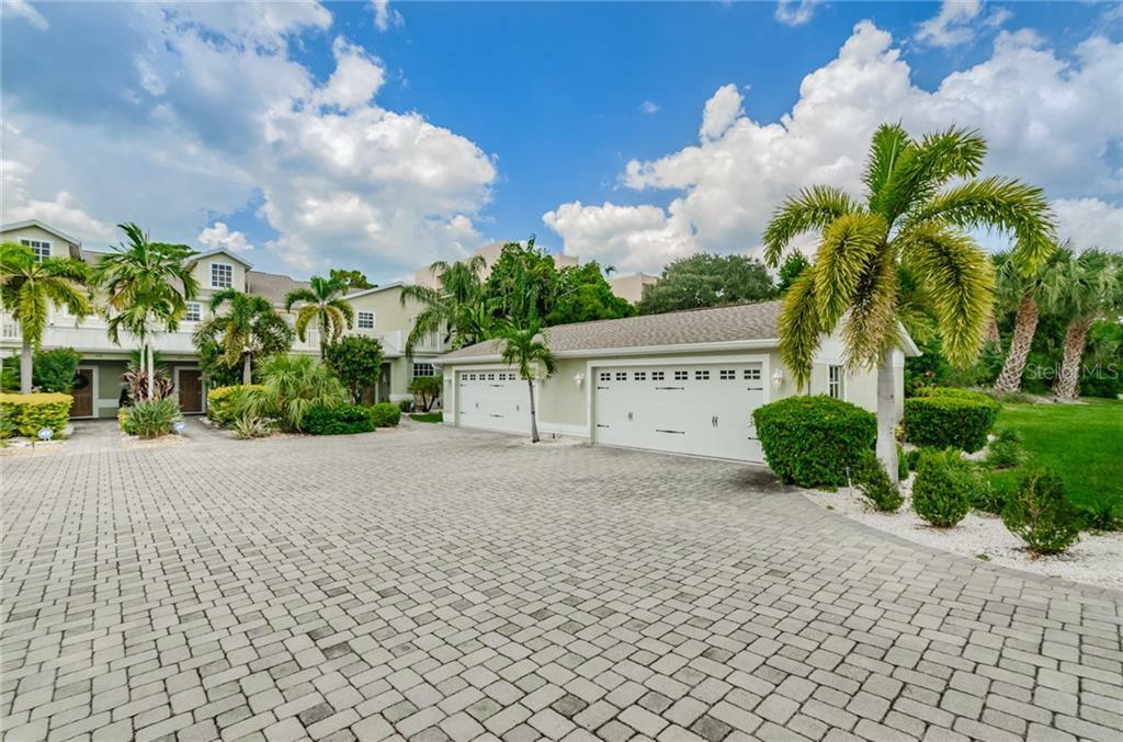 Property Photo:  614 S Florida Avenue  FL 34689 