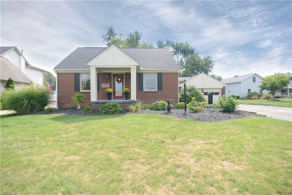 Property Photo: 214 E Adams Street OH 44437