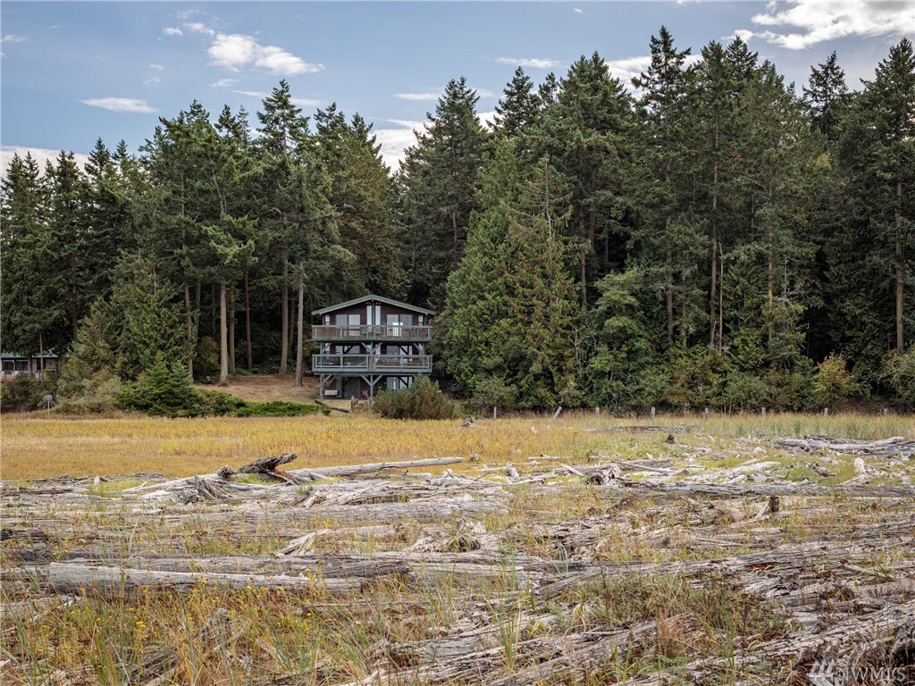Property Photo: 799 Peninsula Rd WA 98261