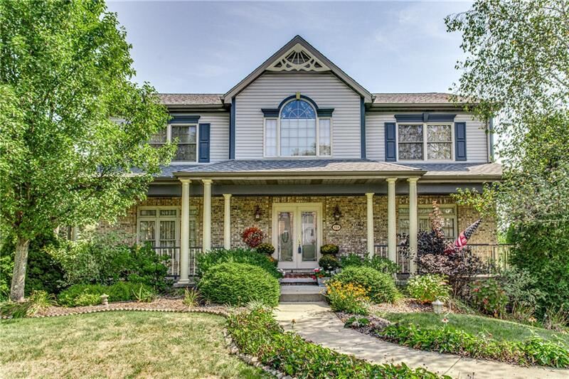 Property Photo:  511 Burkes Dr  PA 15108 
