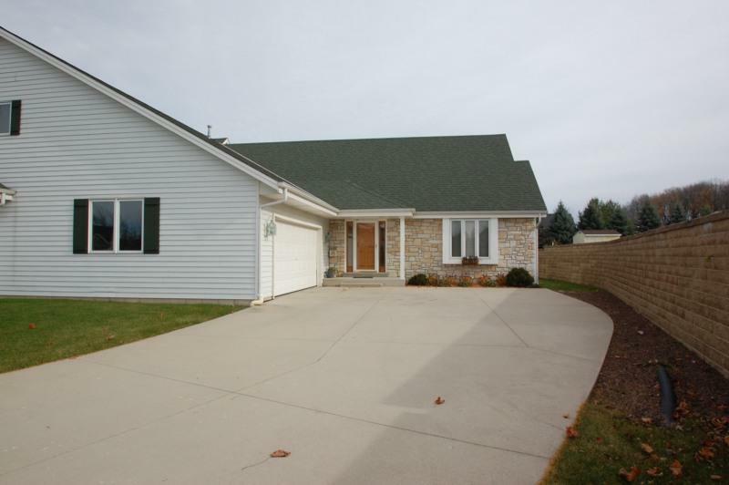 Property Photo:  419 Overland Trl  WI 53024 