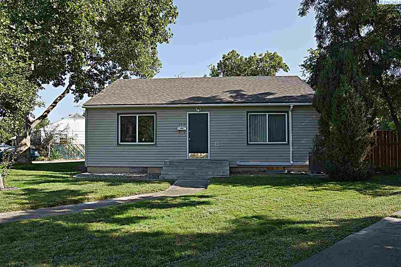 Property Photo:  1314 Mahan Ave  WA 99354-3232 