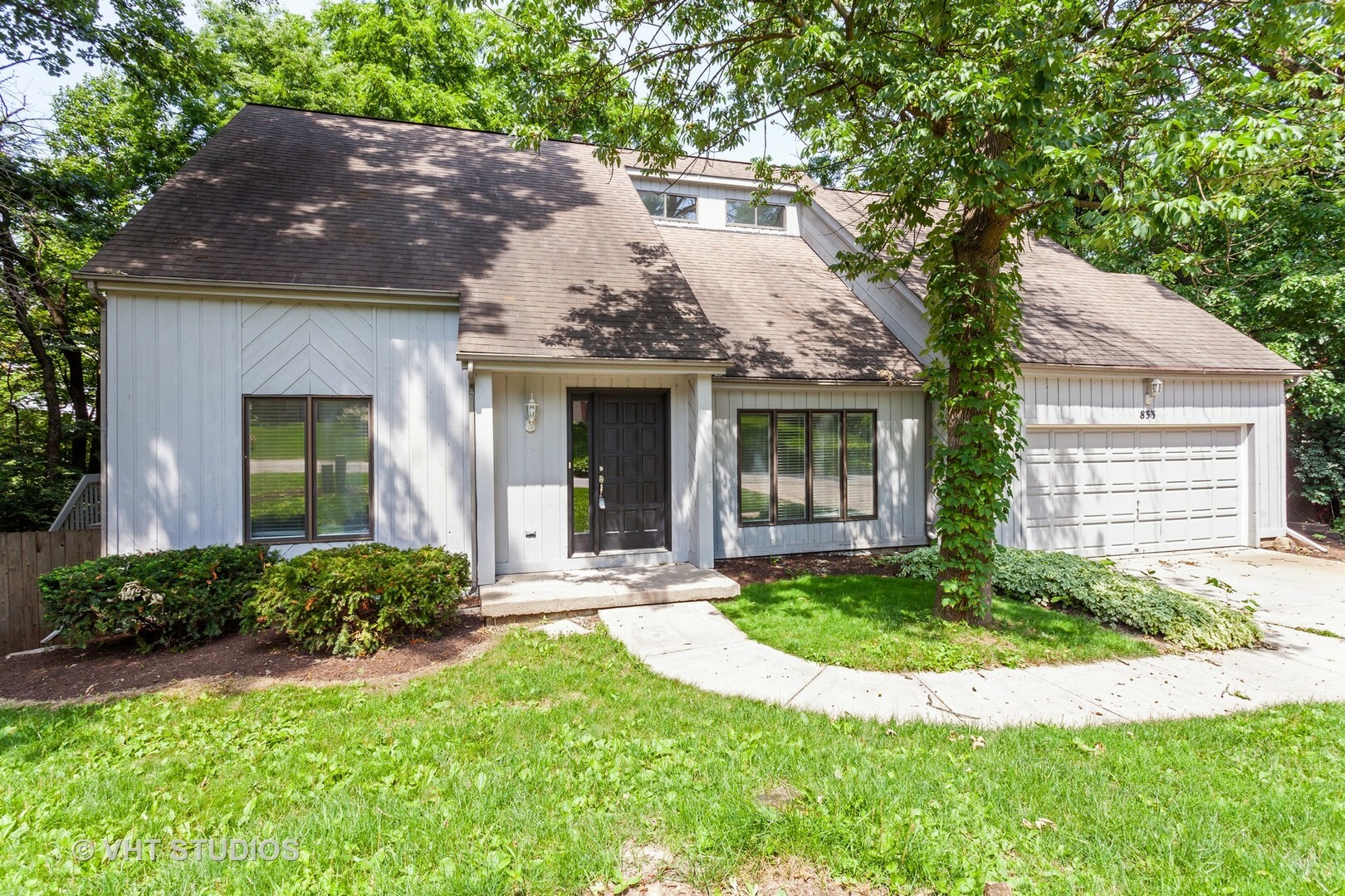 Property Photo:  833 Bonnie Brae Lane  IL 60440 