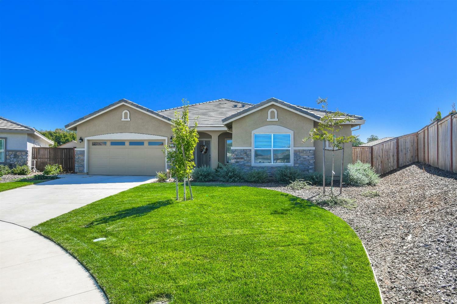 Property Photo:  400 Canterbury Court  CA 95640 