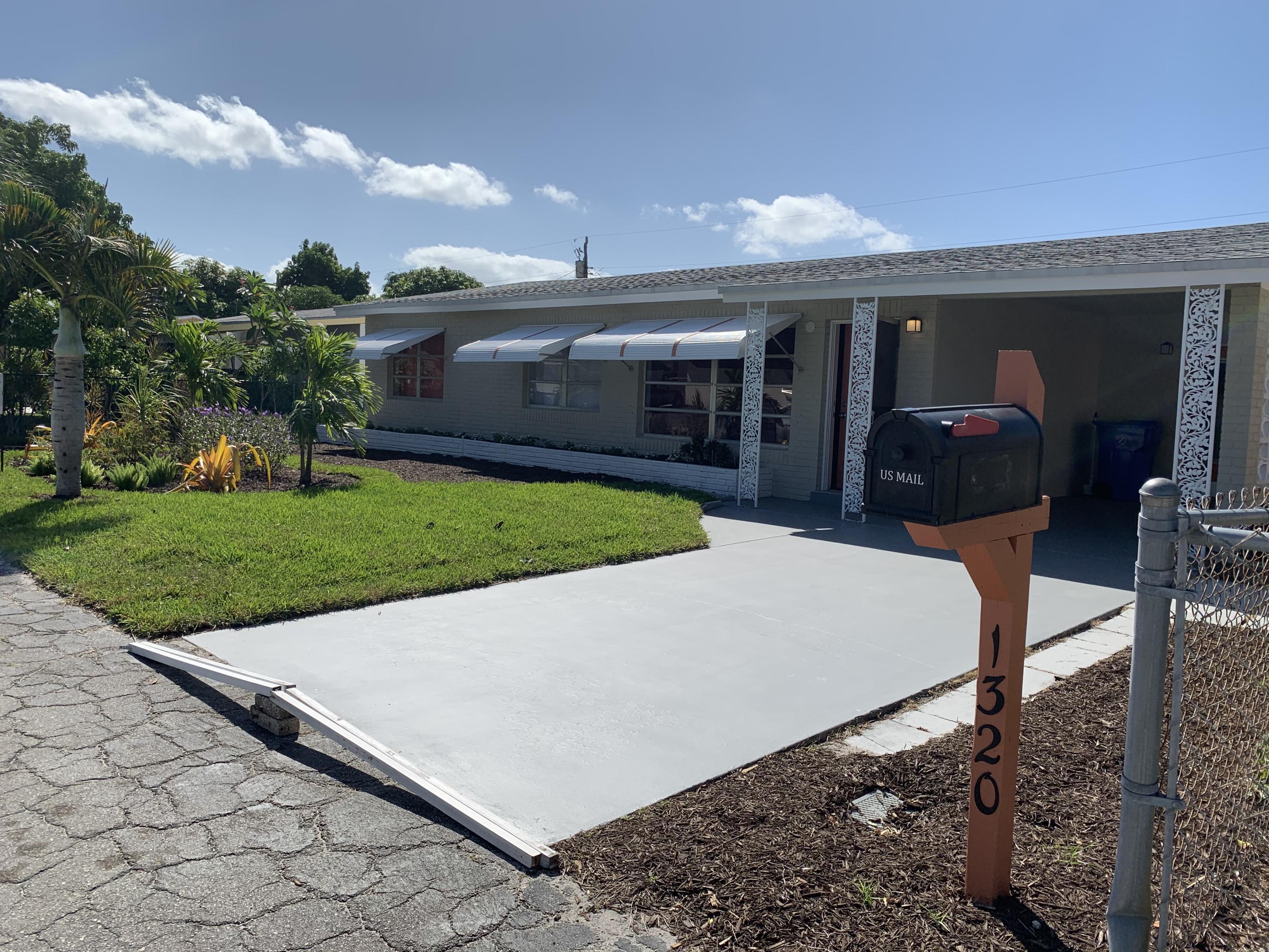 Property Photo:  1320 Date Palm Drive  FL 33462 