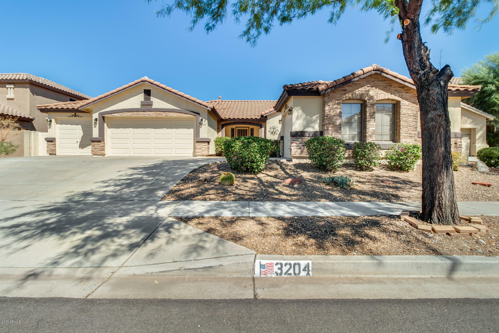 Property Photo:  3204 W Quail Track Drive  AZ 85083 