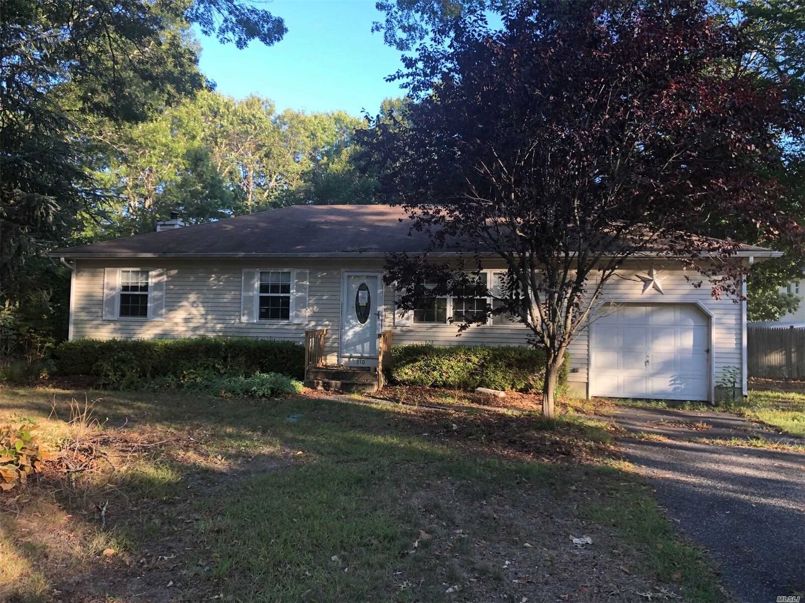 Property Photo:  310 Rabbit  NY 11901 