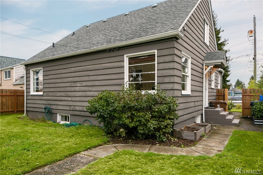 Property Photo:  4510 N 19th St  WA 98406 