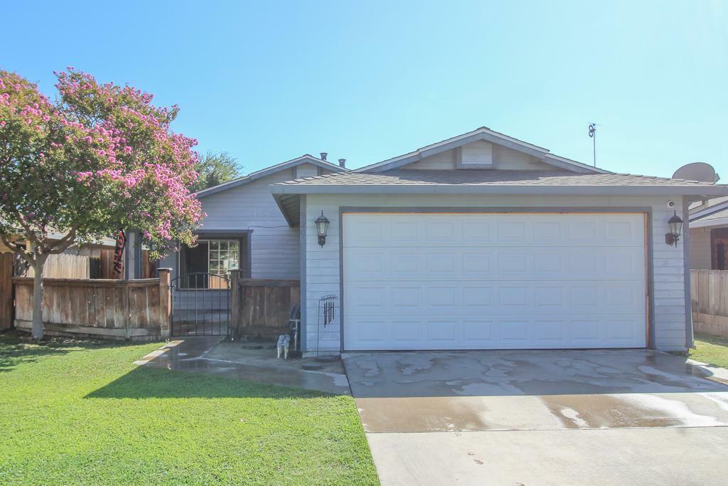 Property Photo:  920 11th Avenue  CA 93631 