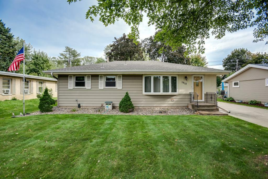 Property Photo:  1912 Mendelssohn Avenue N  MN 55427 