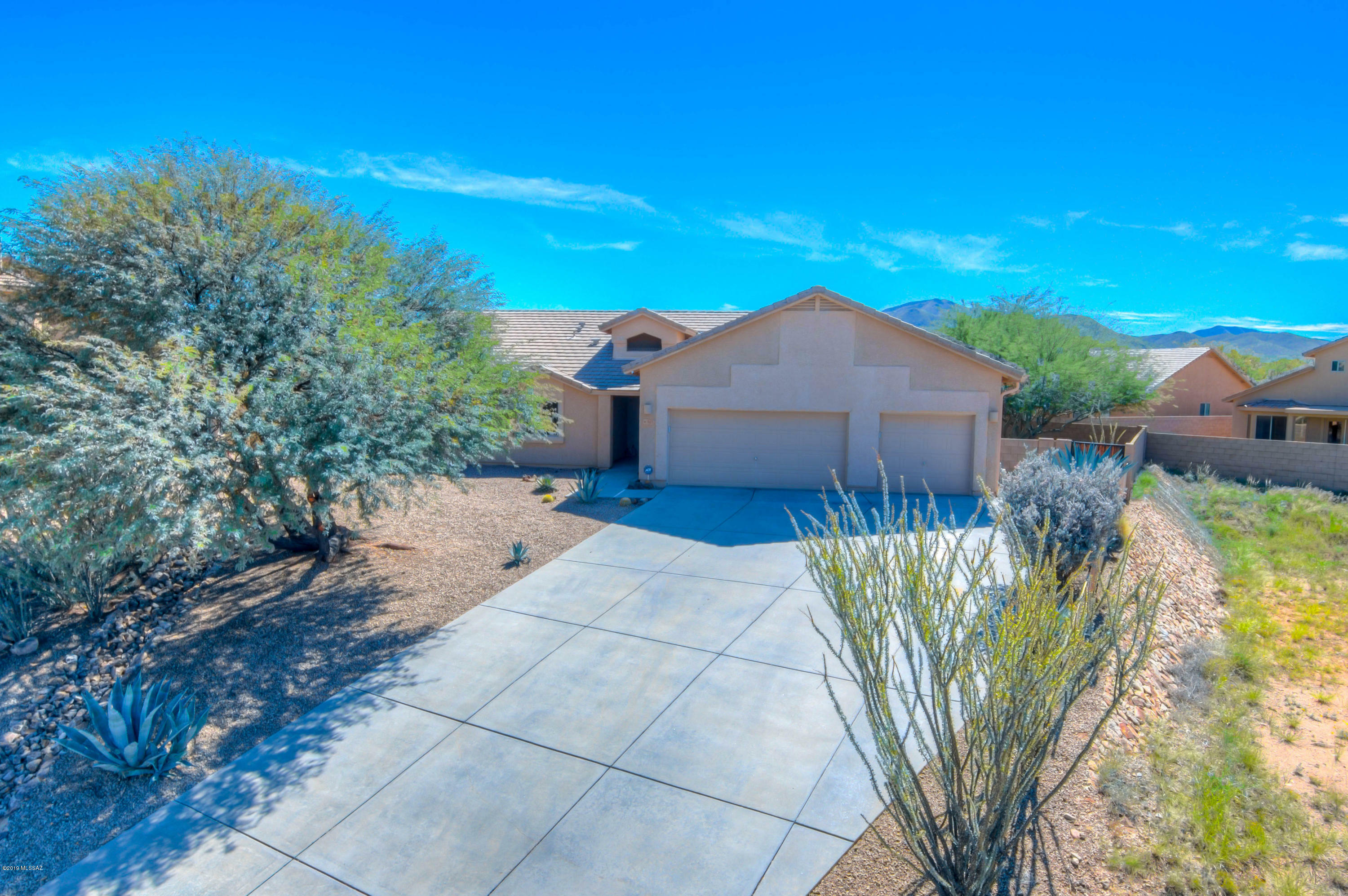 Property Photo:  567 W Willis Place  AZ 85641 