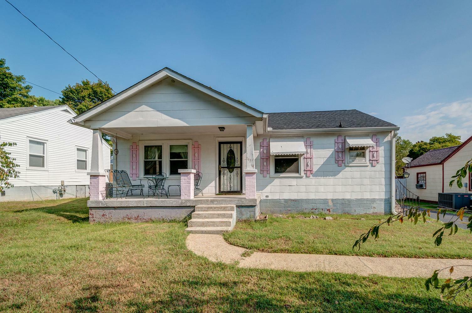Property Photo: 1051 Horseshoe Dr TN 37216