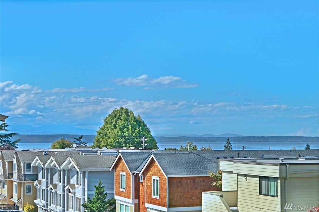 Property Photo:  633 Main St 103  WA 98020 