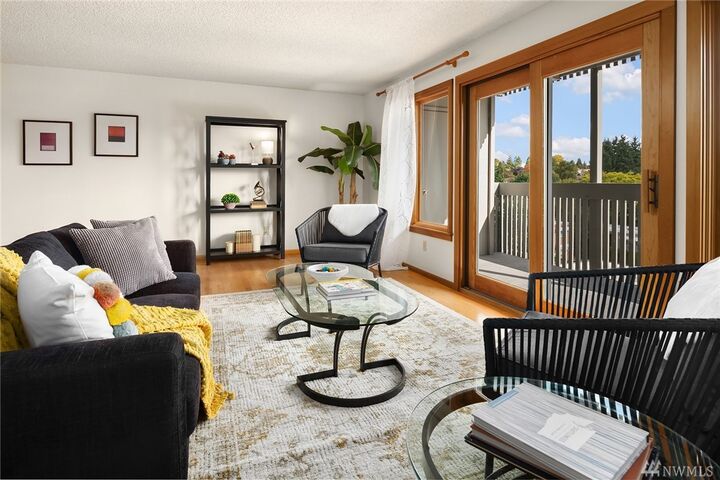 Property Photo:  7064  35th Avenue NE 22  WA 98115 