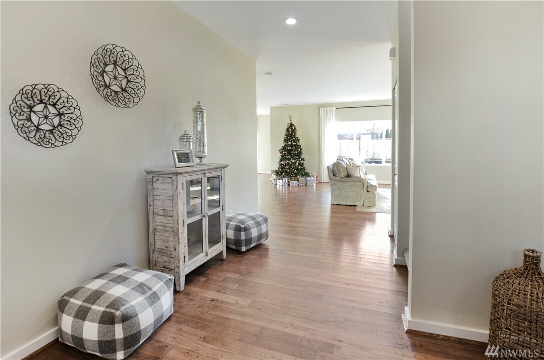 Property Photo: 6309 Thomas Place SE WA 98092