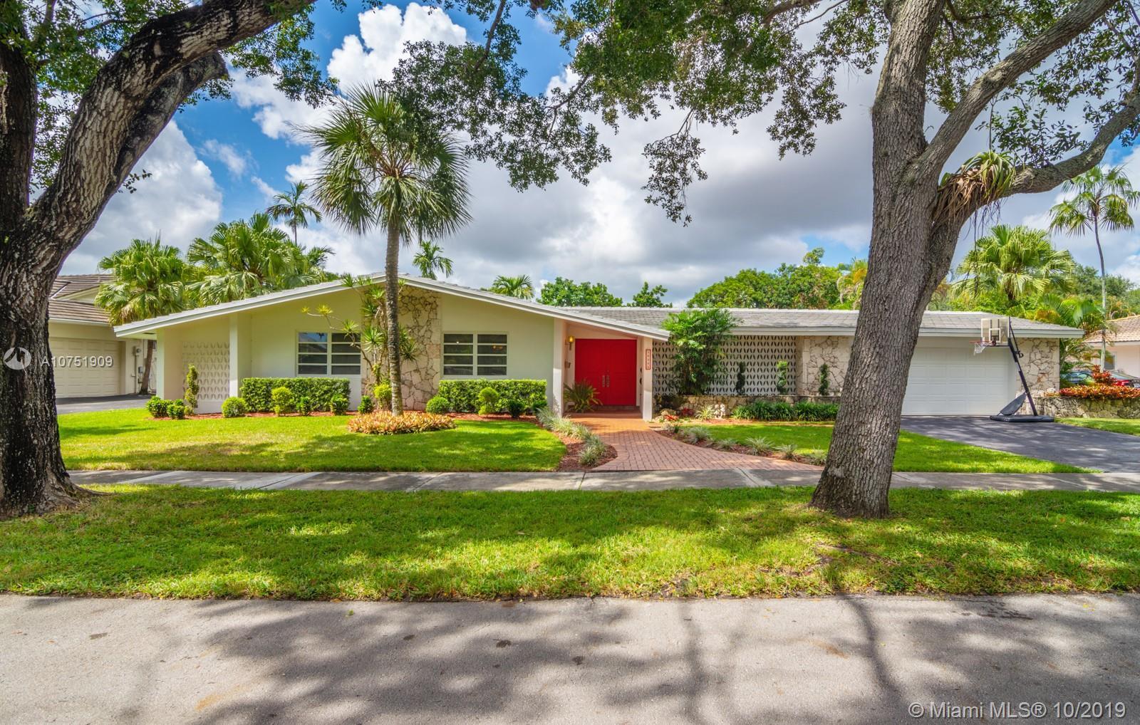 Property Photo: 16200 Aberdeen Way FL 33014