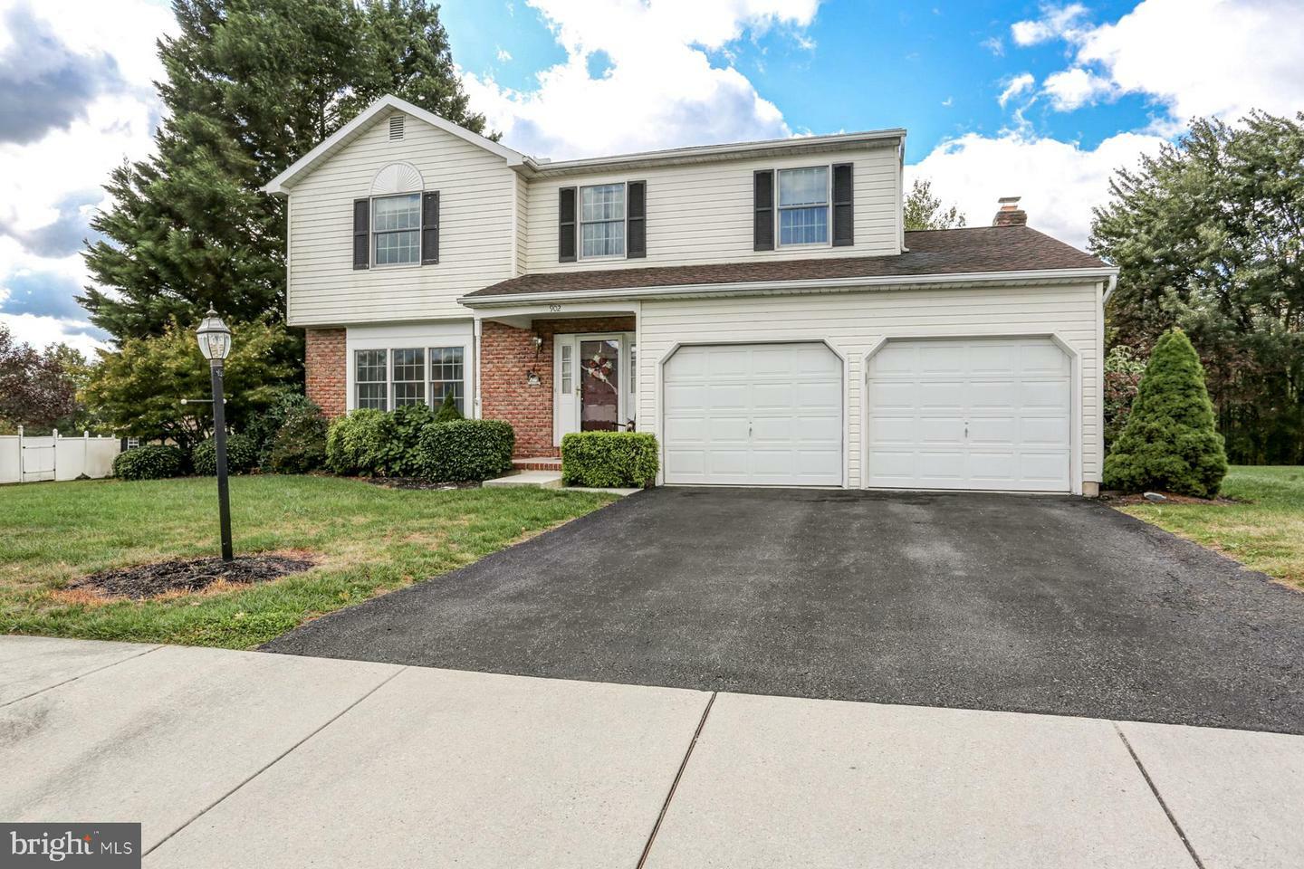 Property Photo:  902 Maplewood Lane  PA 17025 