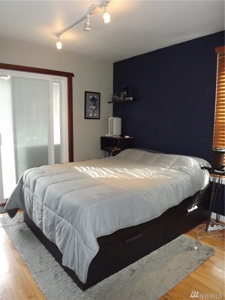 Property Photo:  616 5th Ave S  WA 98032 