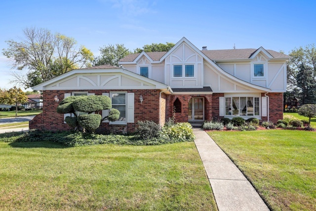 Property Photo: 737 Summit Drive IL 60193